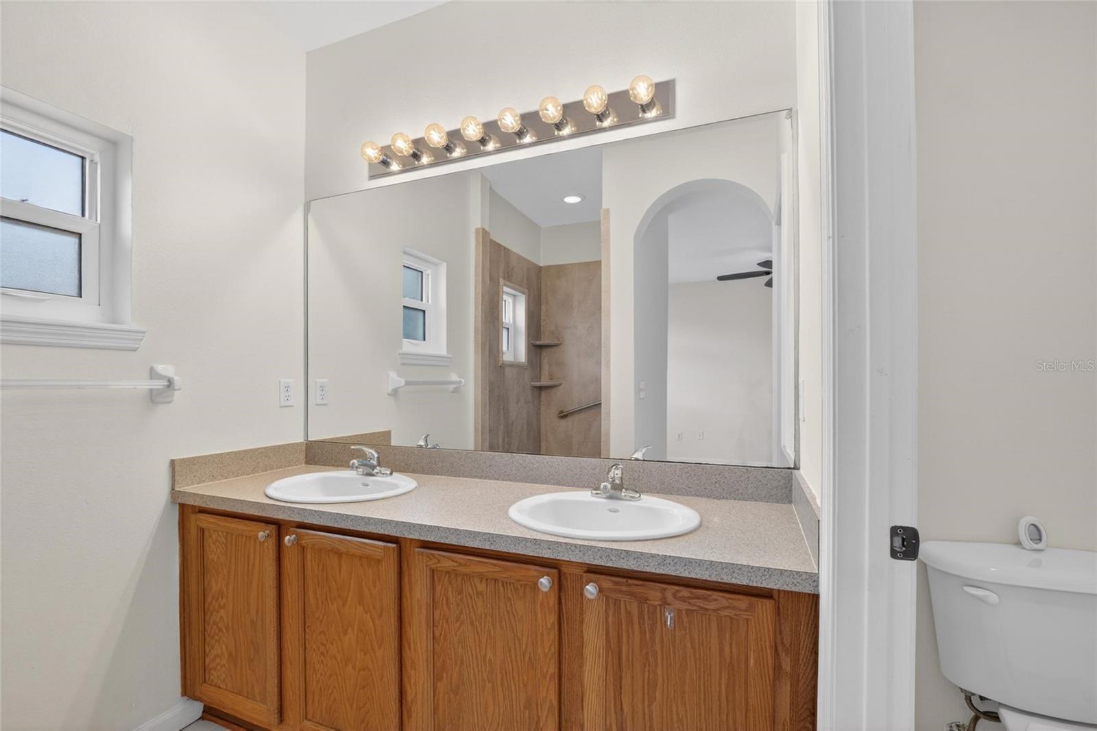 WHISPERING OAKS TWNHMS - Residential