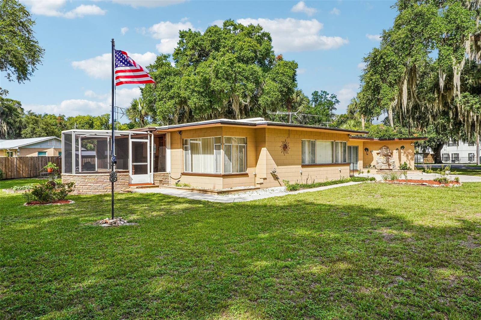 JOANNA SHORES - Residential