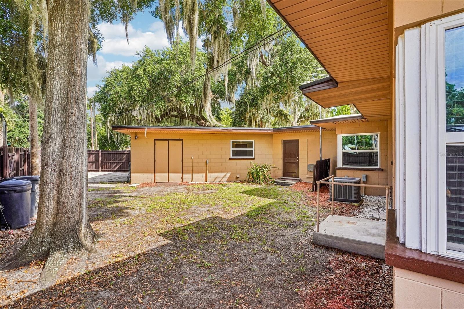 JOANNA SHORES - Residential