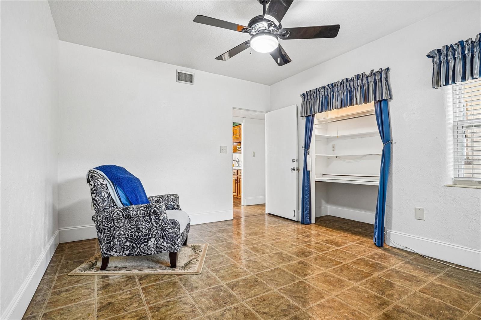 JOANNA SHORES - Residential