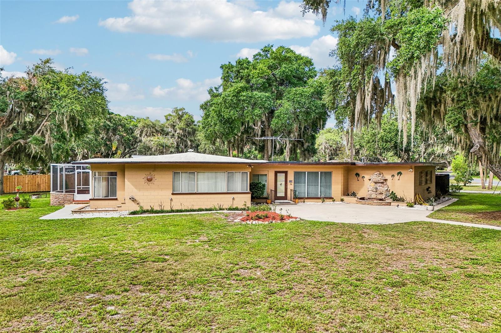 JOANNA SHORES - Residential