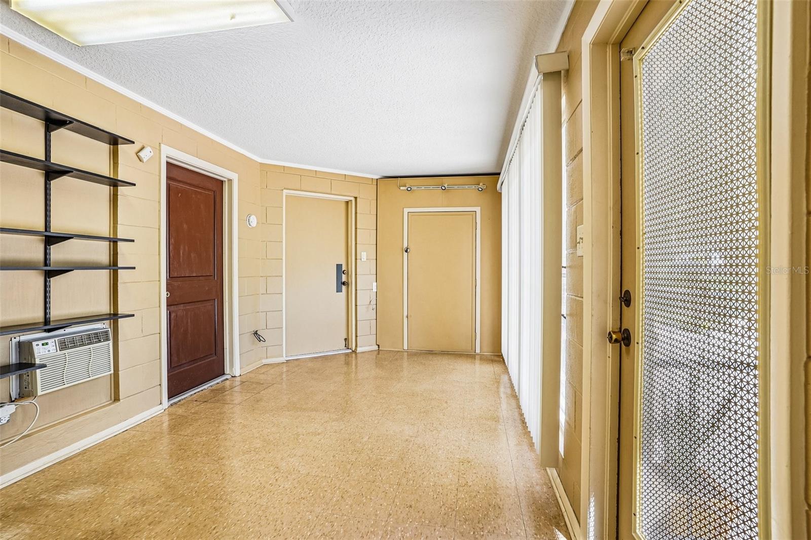 JOANNA SHORES - Residential