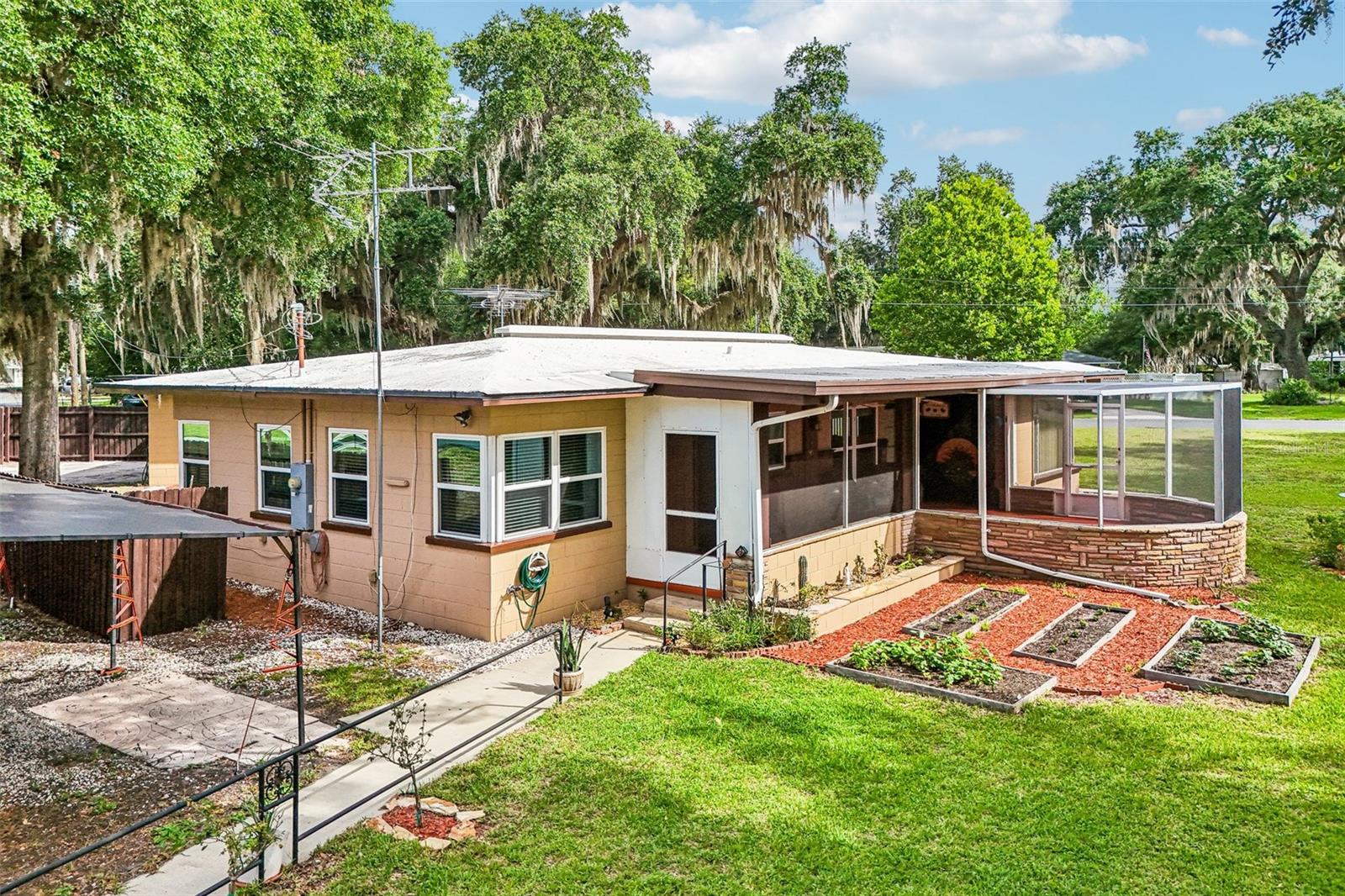 JOANNA SHORES - Residential