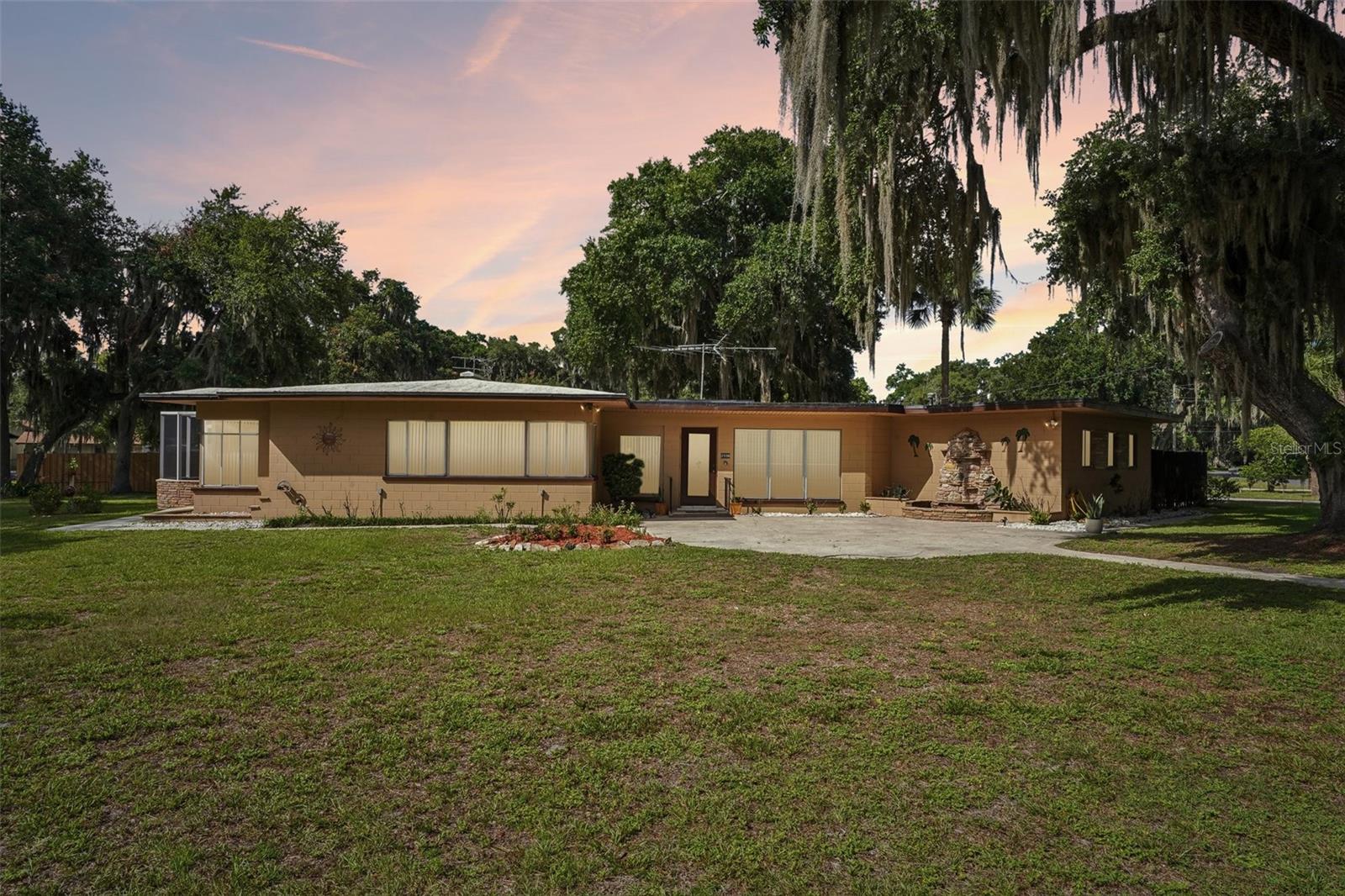 JOANNA SHORES - Residential