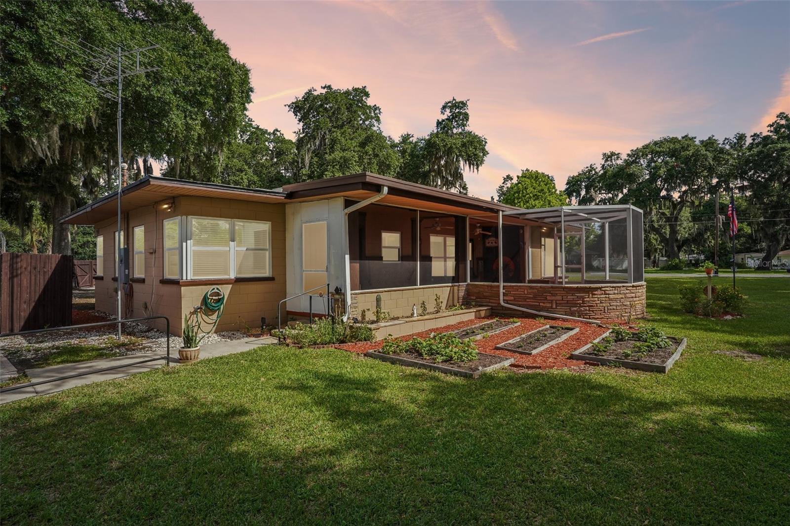 JOANNA SHORES - Residential