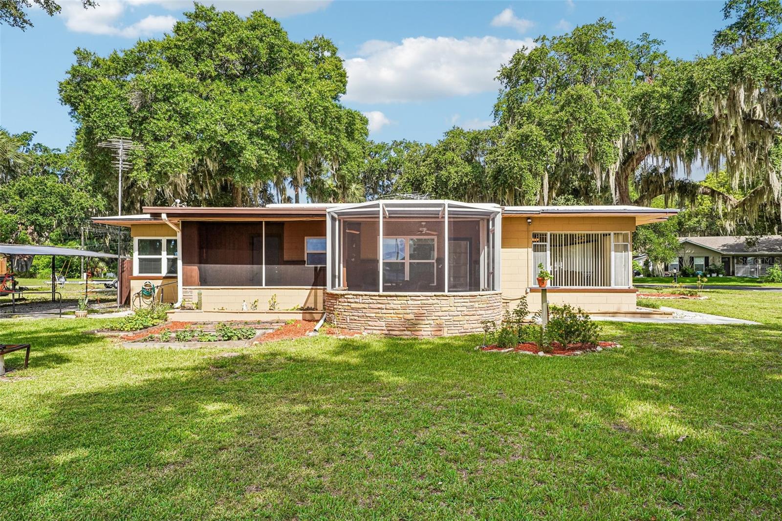 JOANNA SHORES - Residential