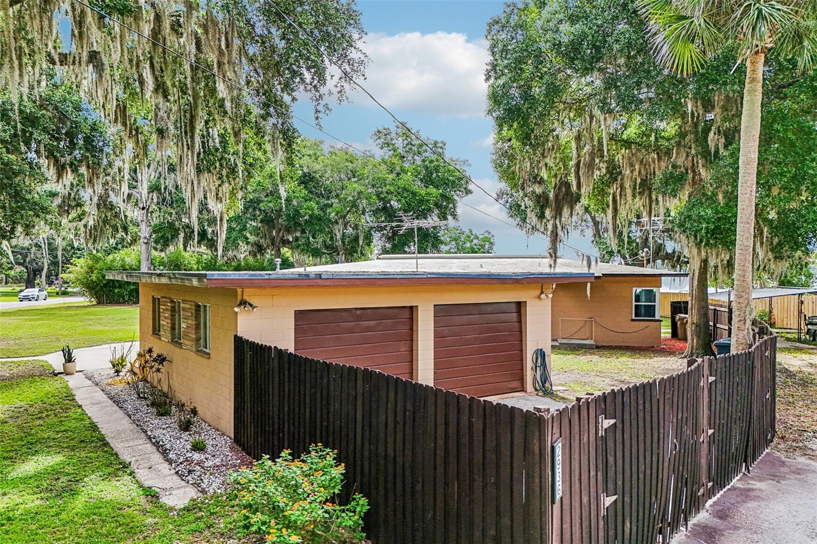 JOANNA SHORES - Residential