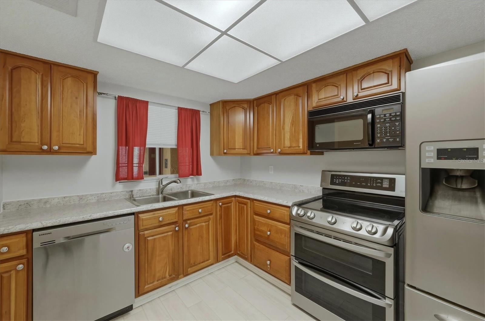 BAYSHORE ON THE LAKE APTS SEC 4 - Residential