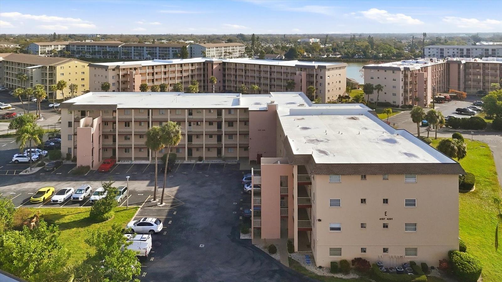 BAYSHORE ON THE LAKE APTS SEC 4 - Residential