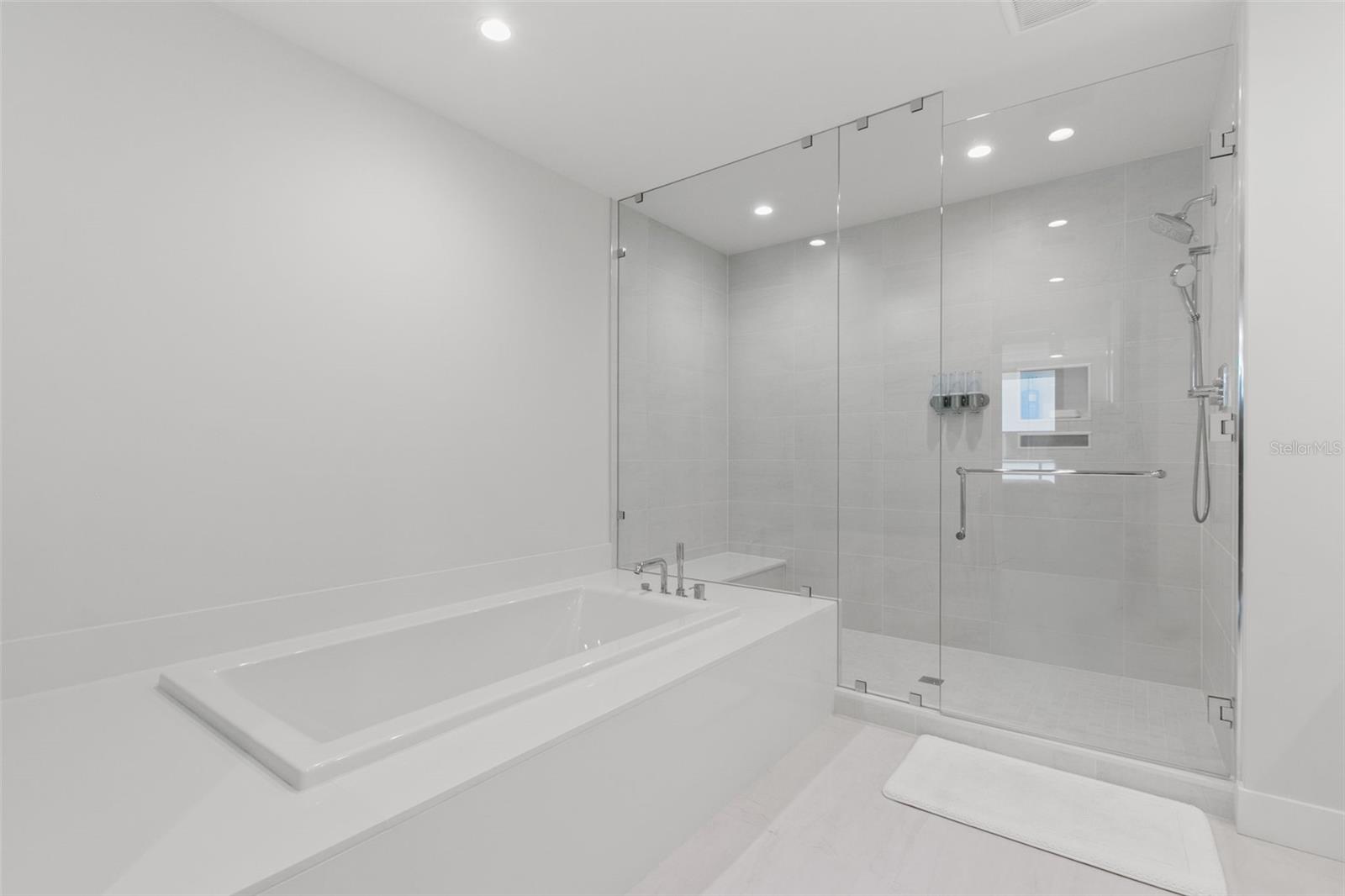 SALTAIRE CONDO - Residential