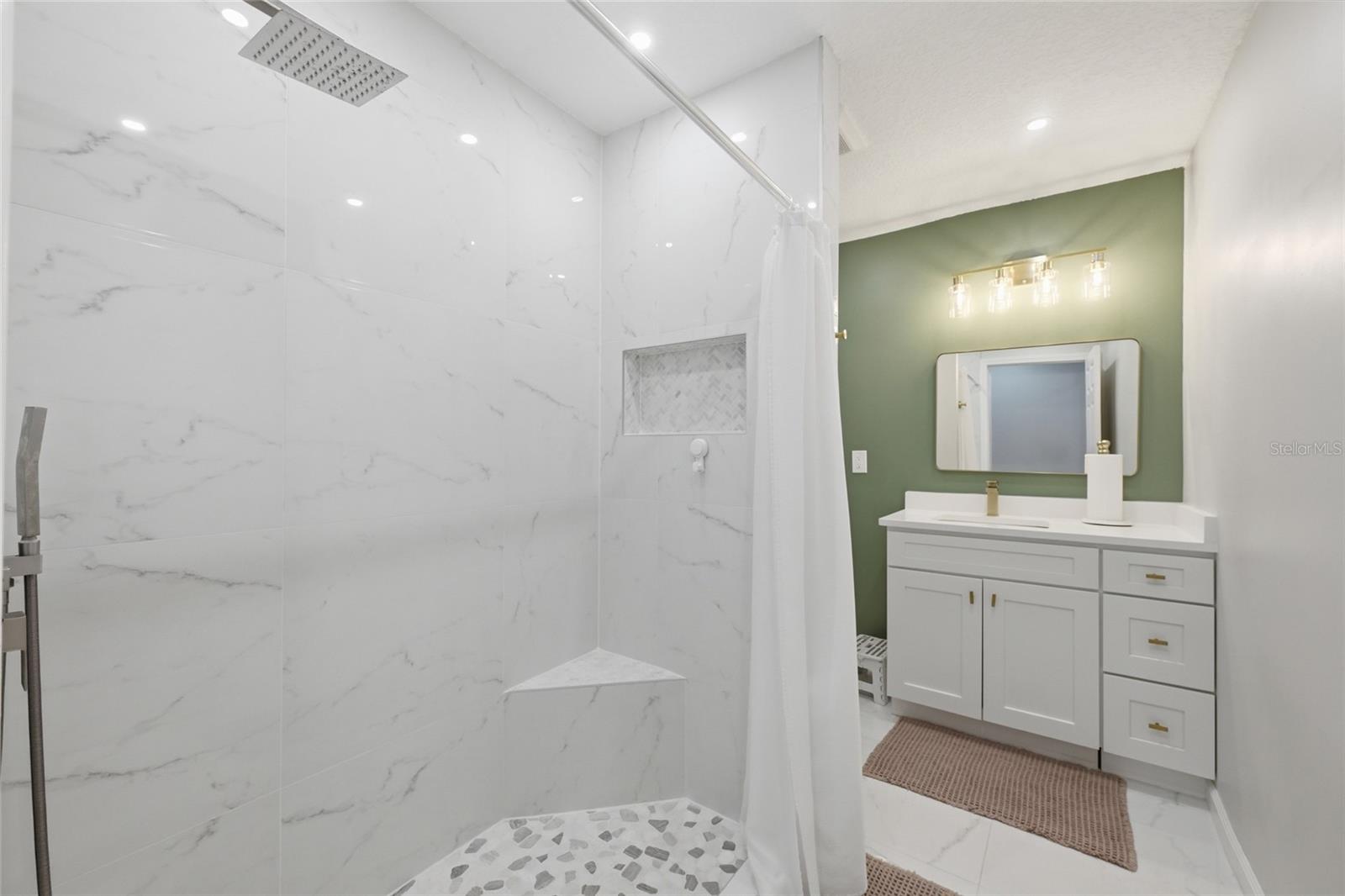 DERRIS CREEK UNIT ONE - Residential