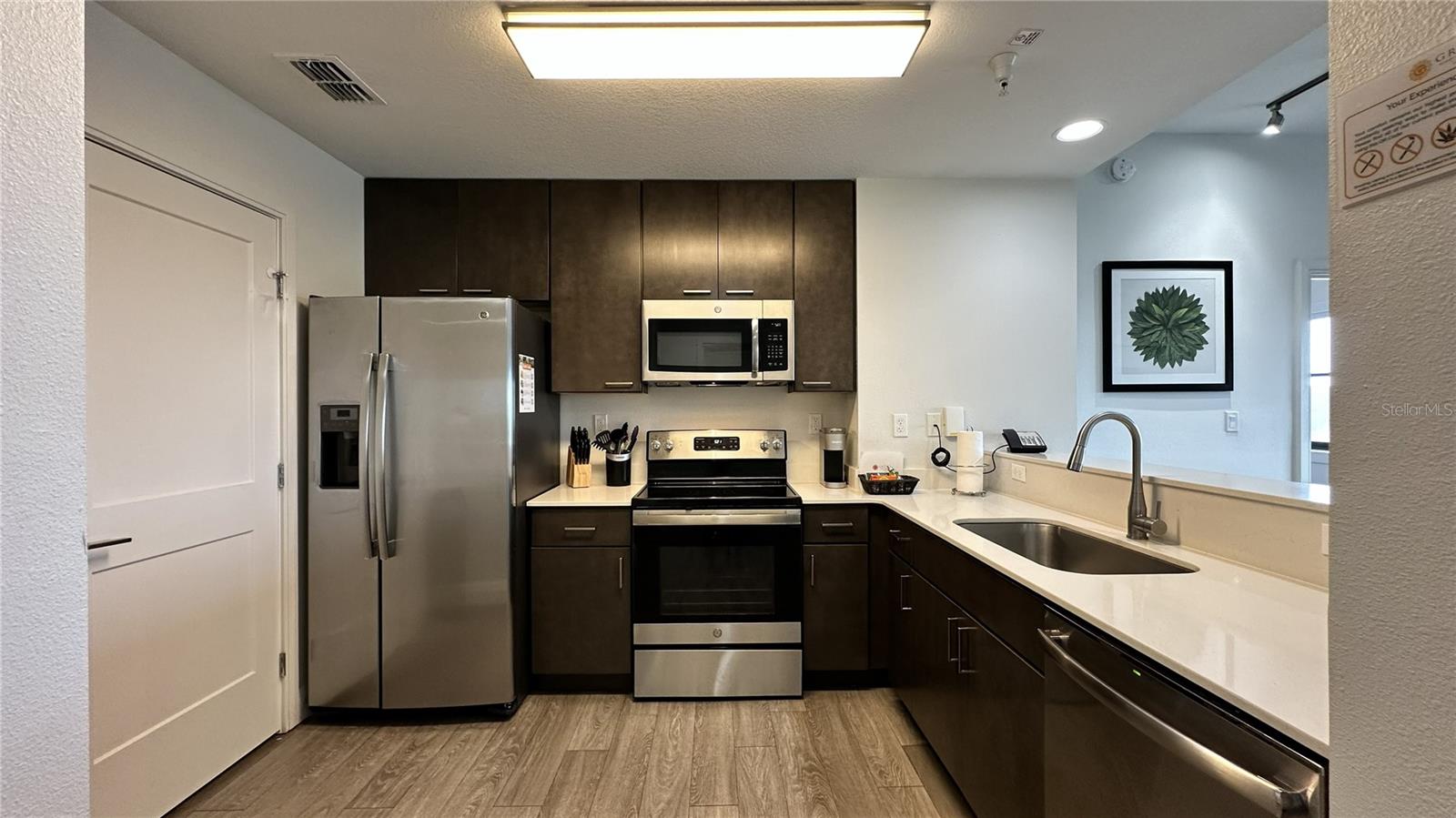 GROVE RESIDENCE & SPA HOTEL CONDO 3 - Residential