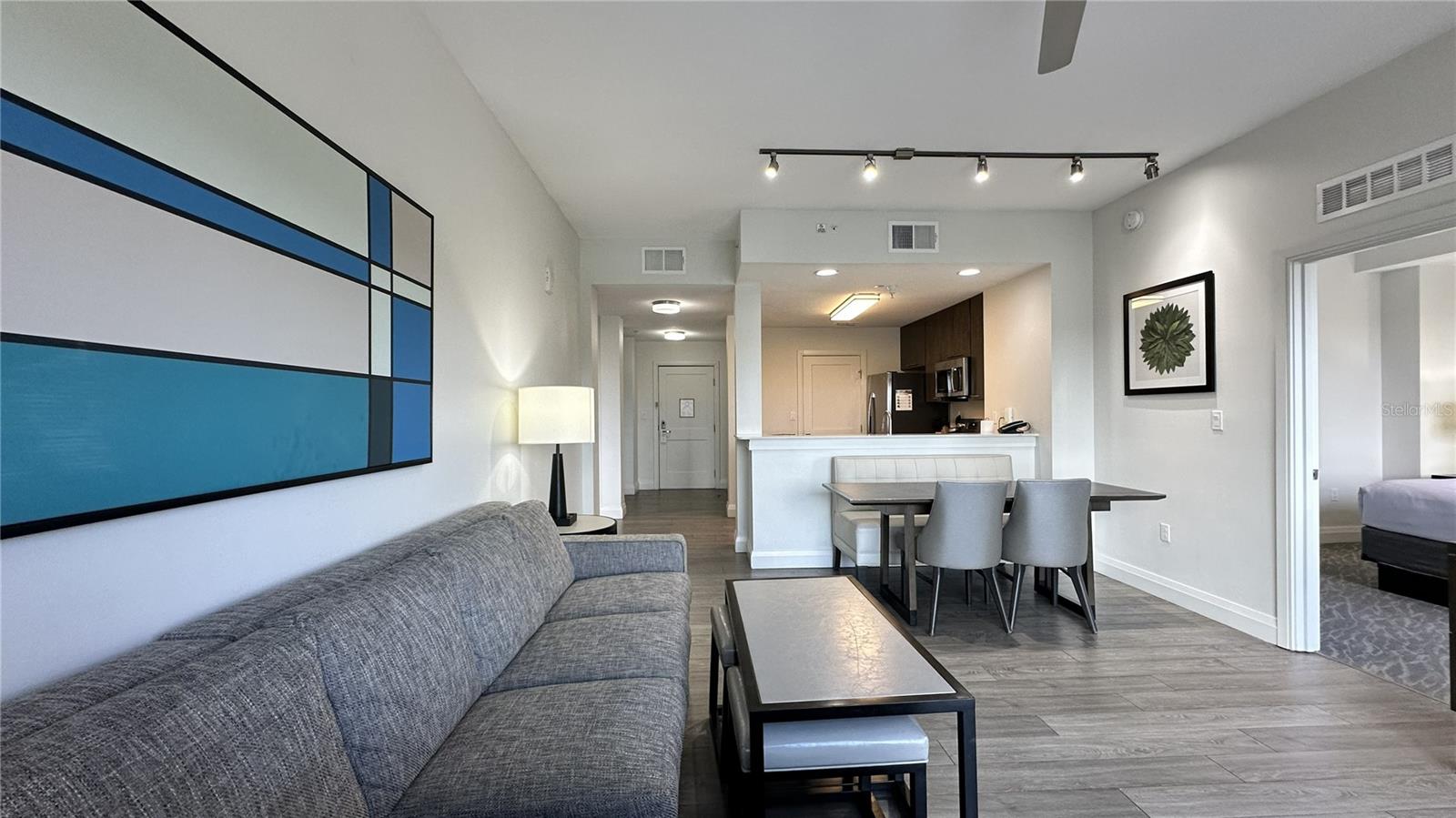 GROVE RESIDENCE & SPA HOTEL CONDO 3 - Residential