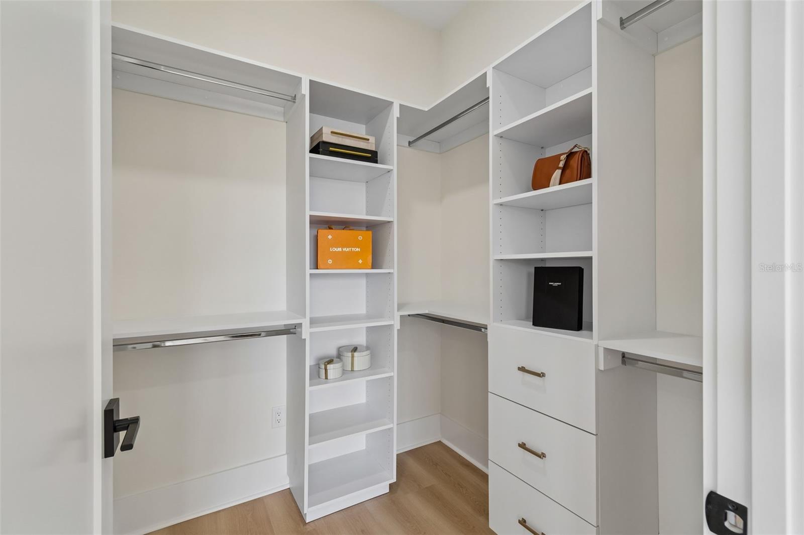 ANITA SUB - Residential