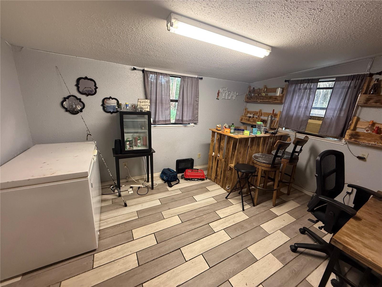 TRIANGLE ACRES - Residential