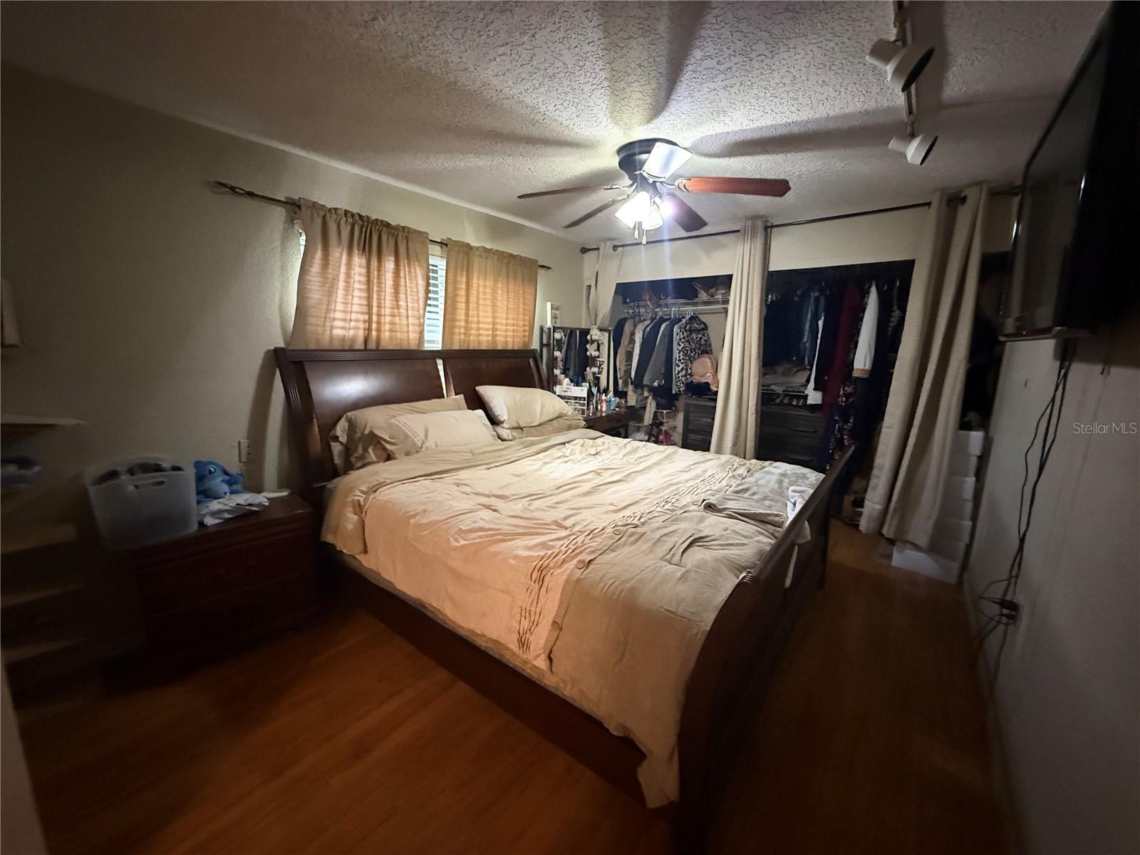 TRIANGLE ACRES - Residential