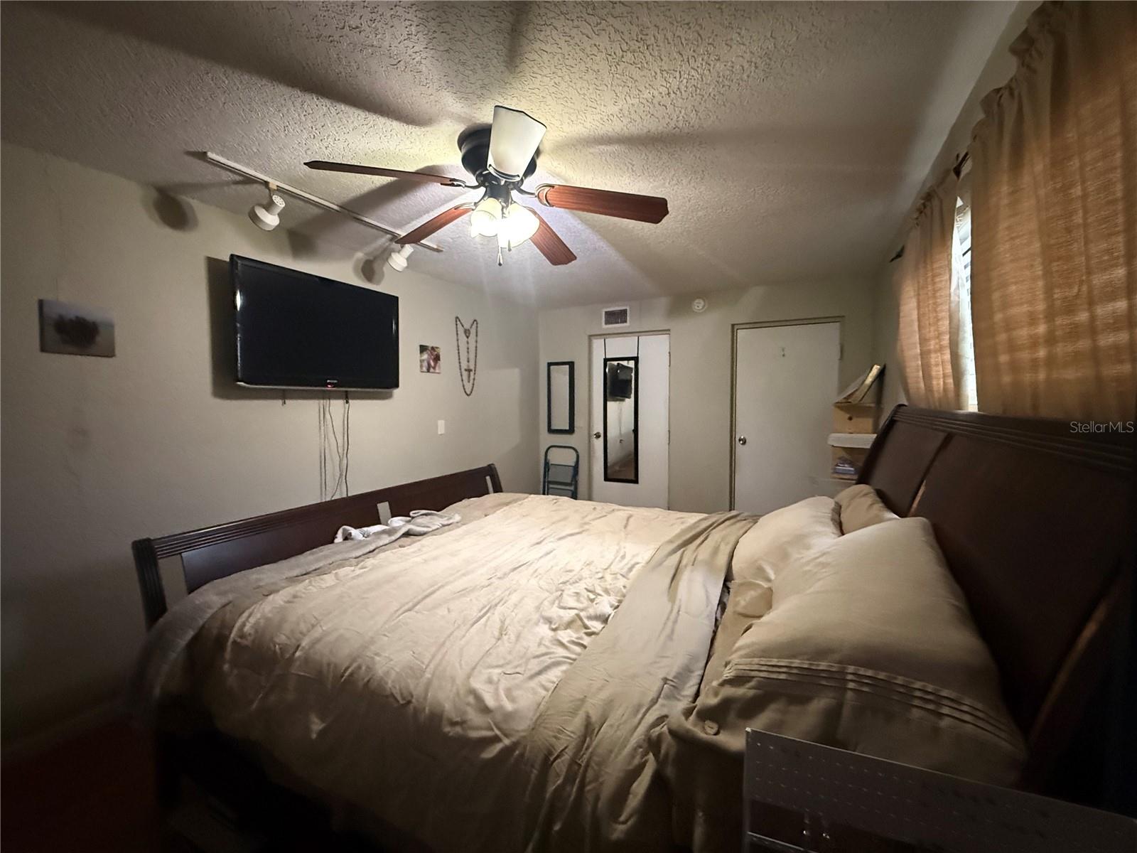 TRIANGLE ACRES - Residential