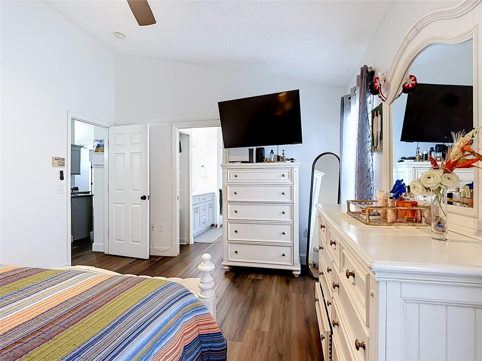 CRESCENT LAKES - Residential