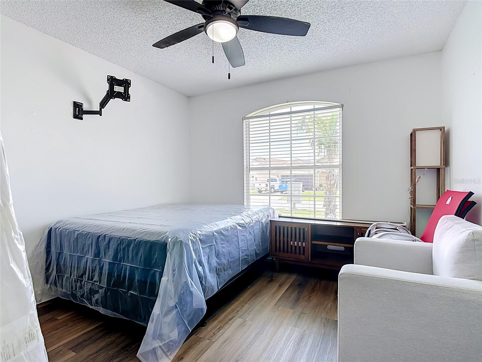 CRESCENT LAKES - Residential