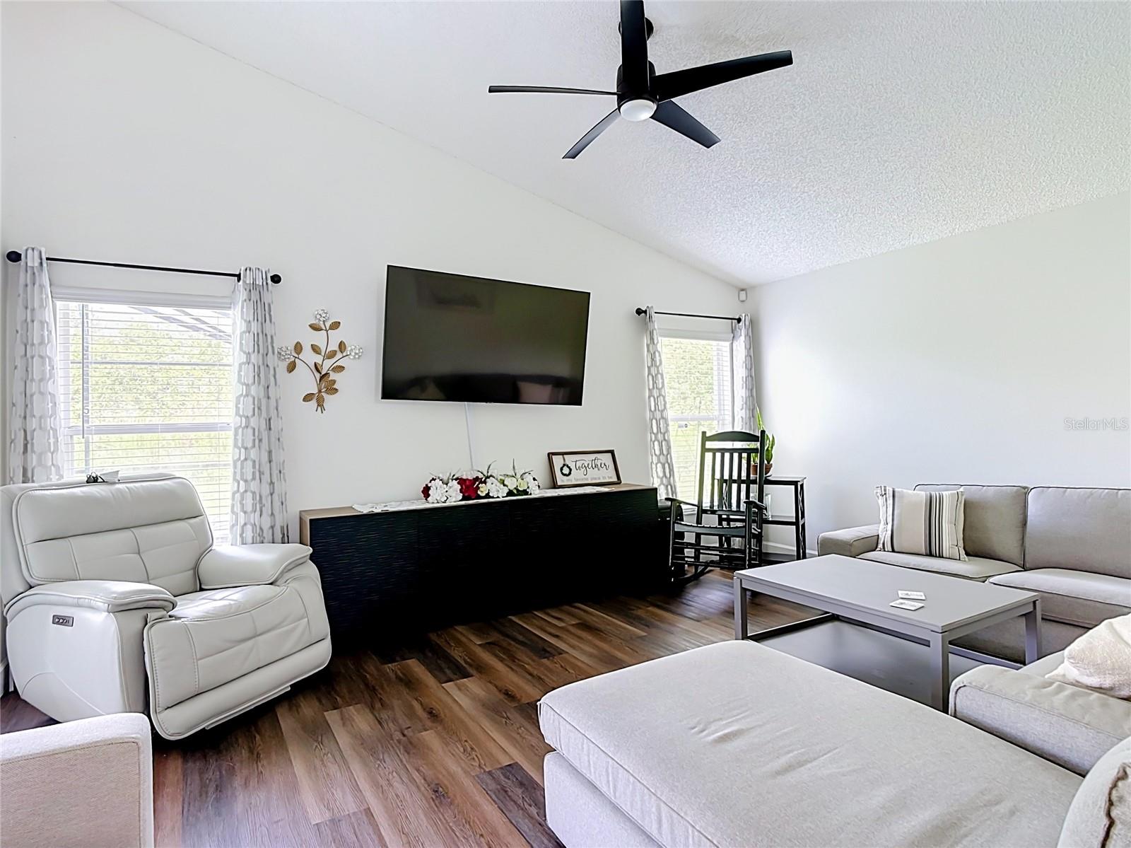 CRESCENT LAKES - Residential