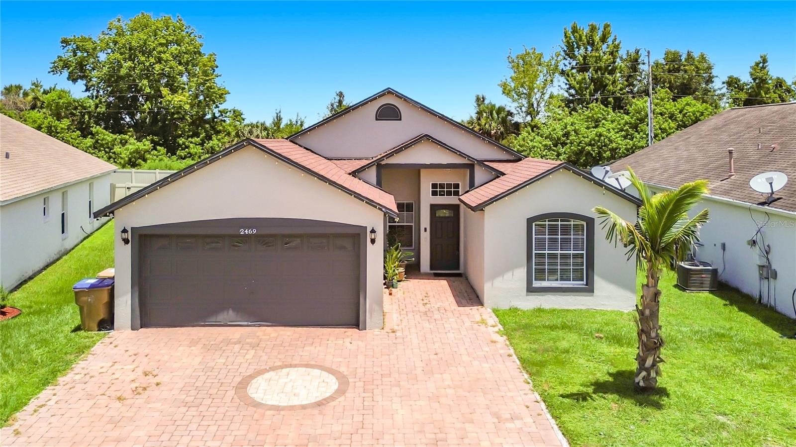 CRESCENT LAKES - Residential