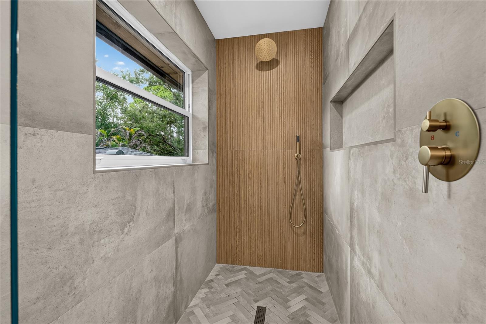 HIDDEN WOODS - Residential