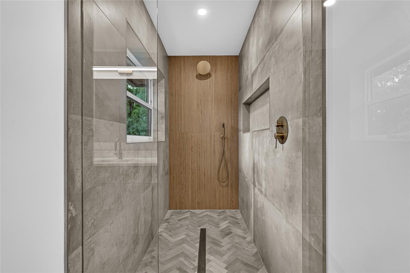 HIDDEN WOODS - Residential