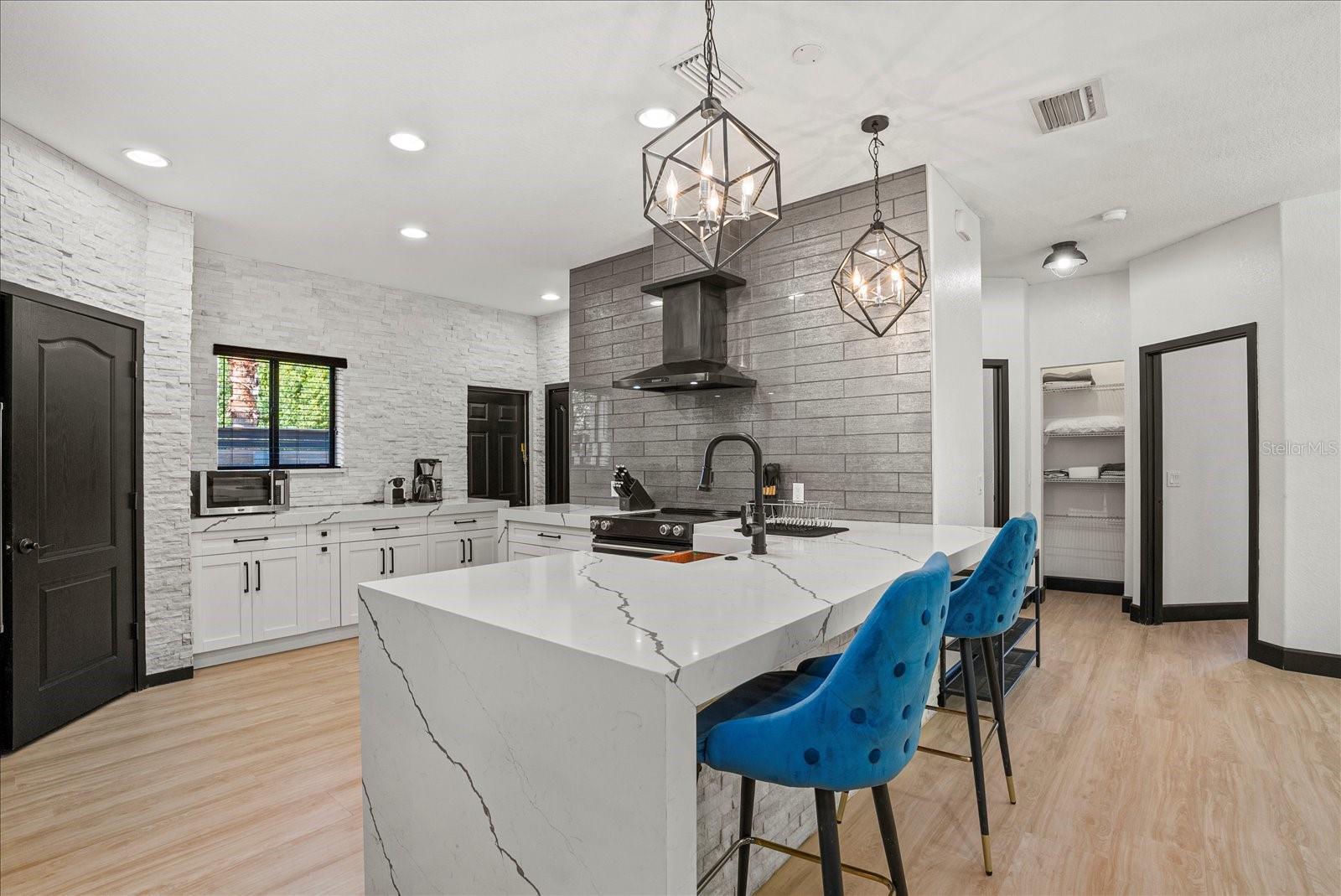 AVON HEIGHTS - Residential
