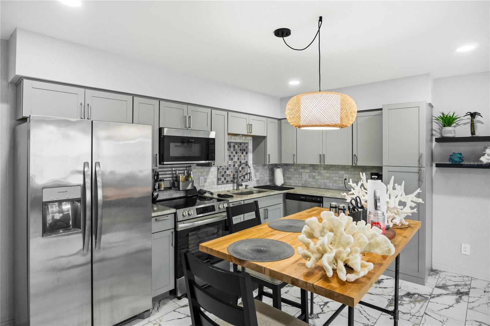 GOLDEN FLAMINGO APTS CONDO - Residential