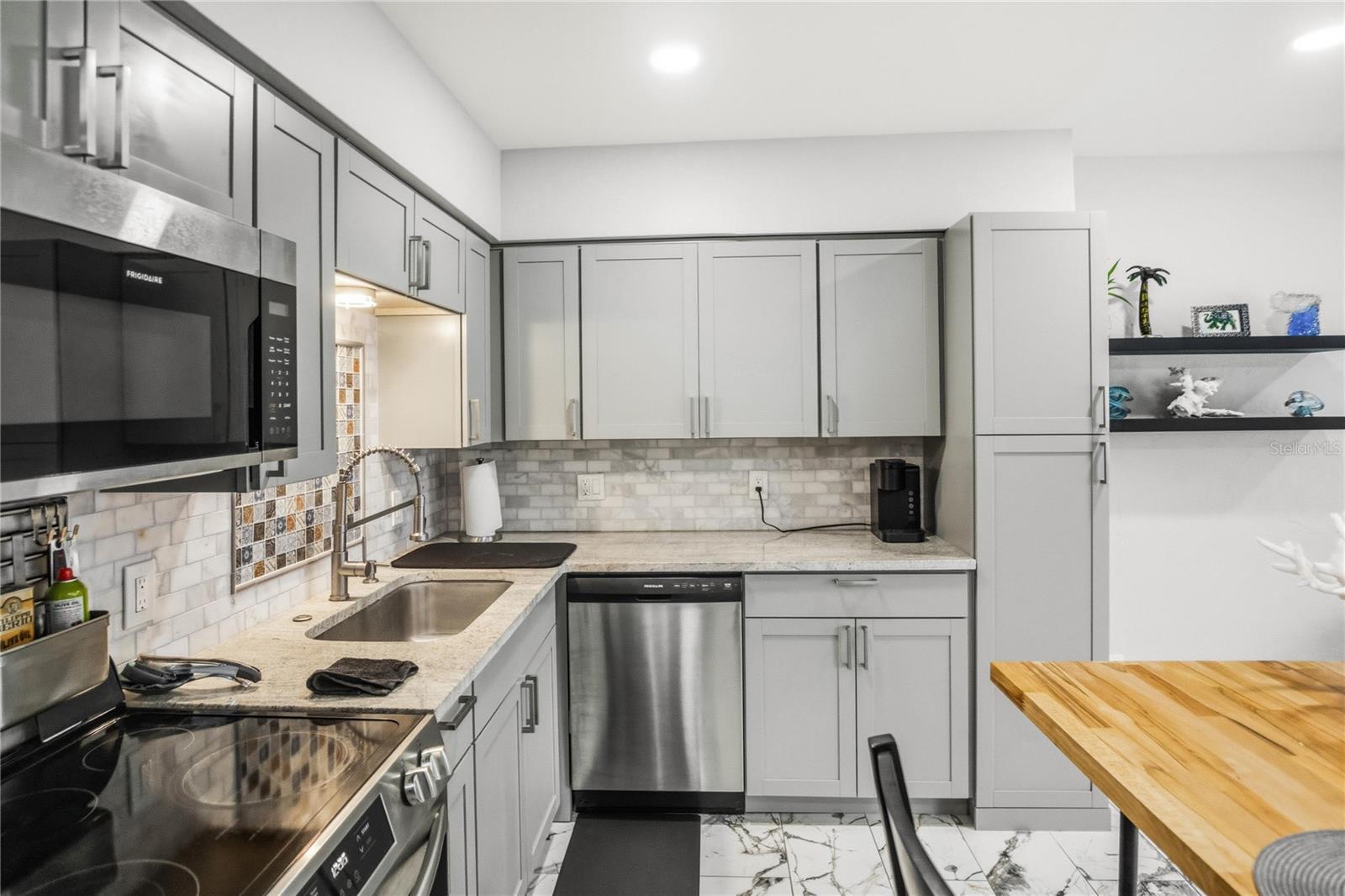 GOLDEN FLAMINGO APTS CONDO - Residential