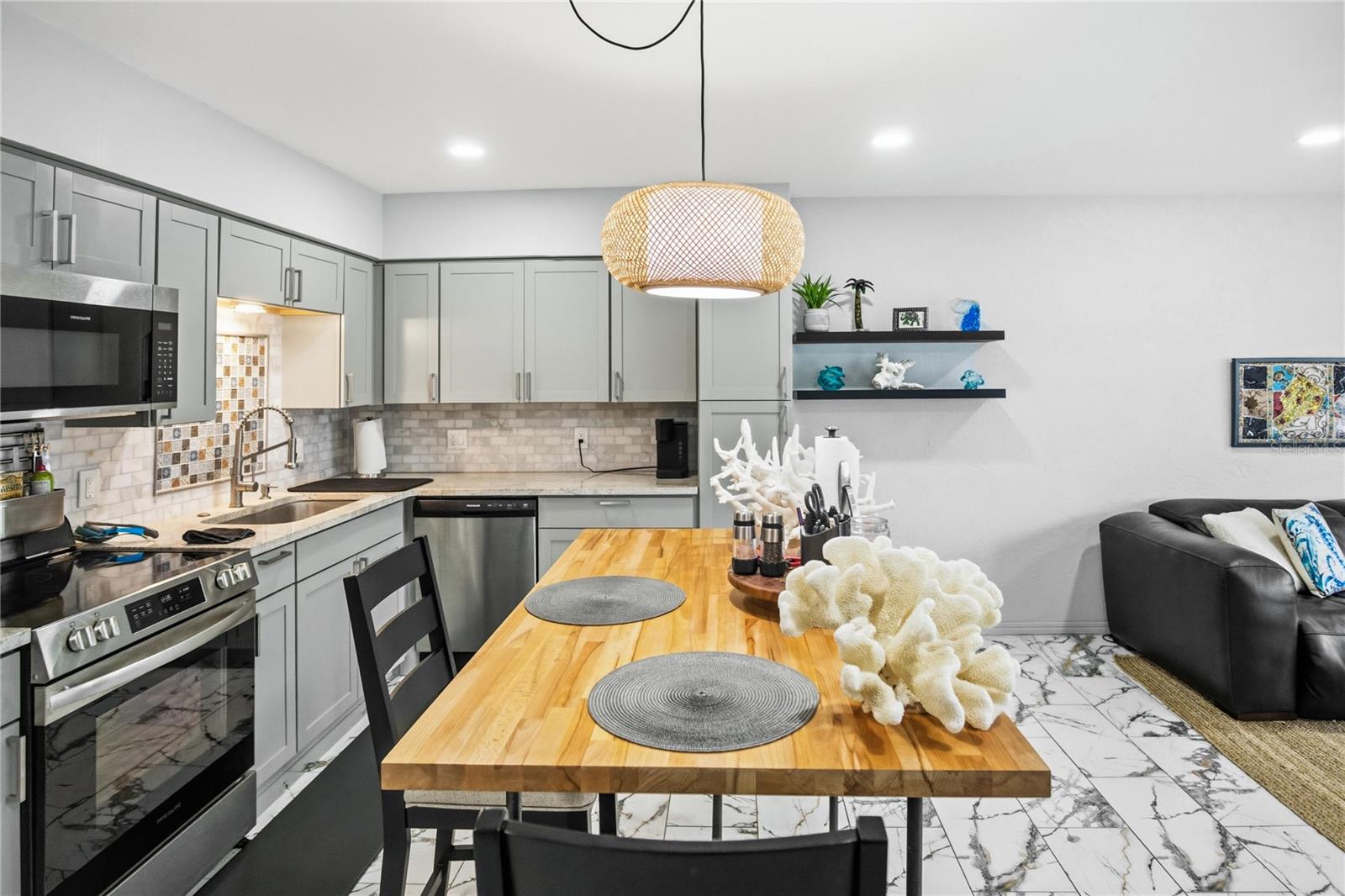 GOLDEN FLAMINGO APTS CONDO - Residential