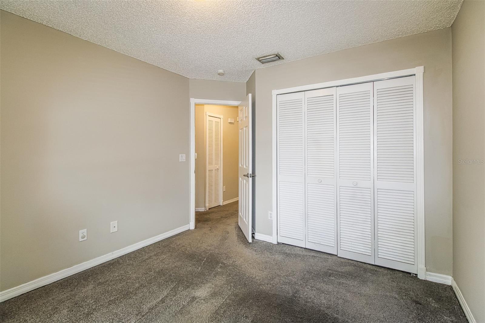 SUMMER LAKES - Residential