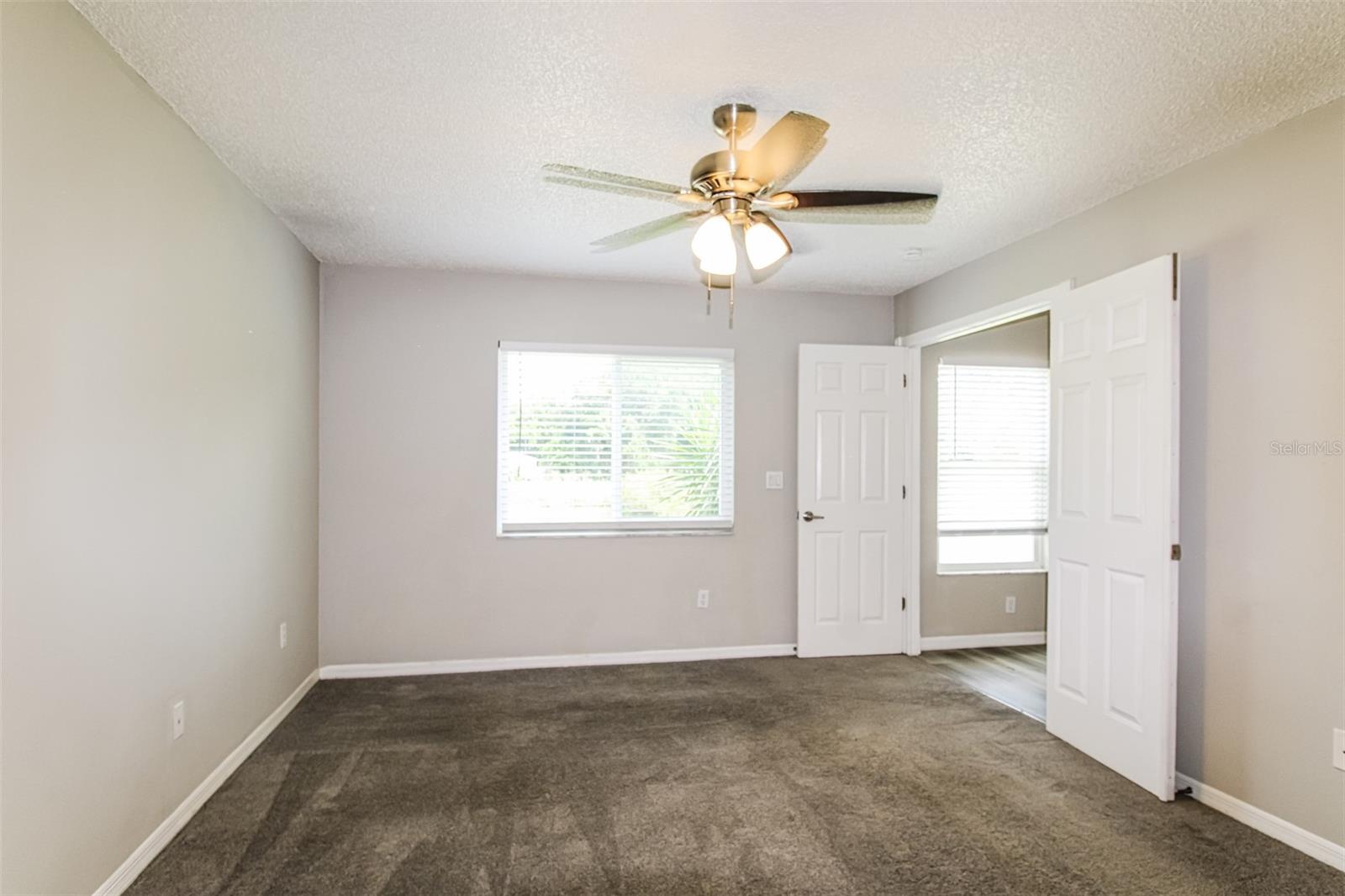 SUMMER LAKES - Residential