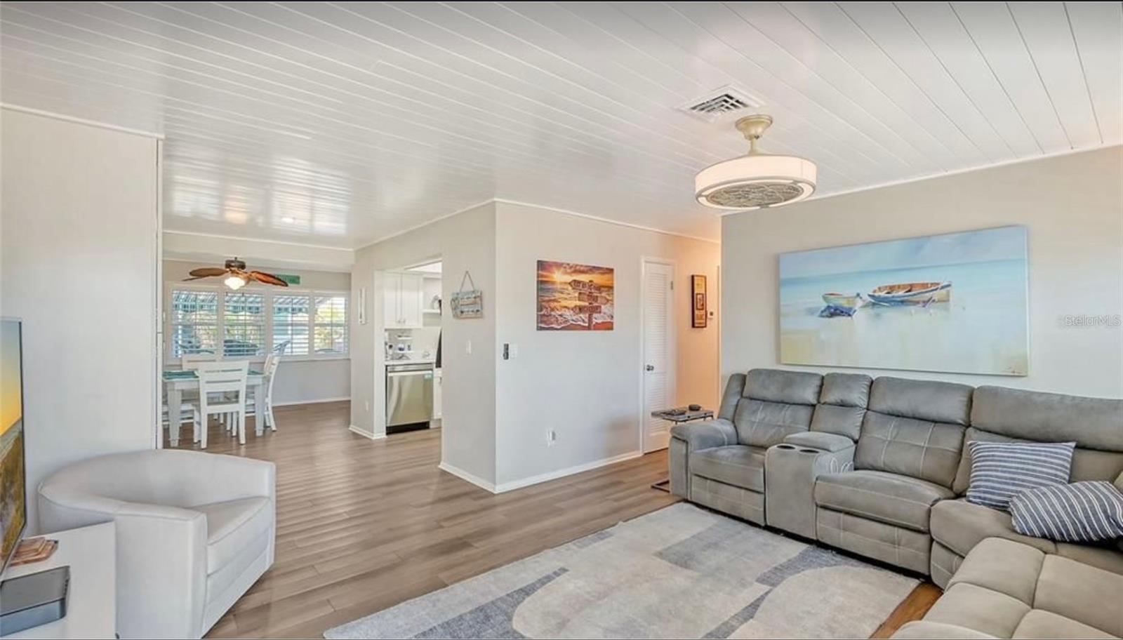 BEACH MANOR VILLAS SOUTH - Residential