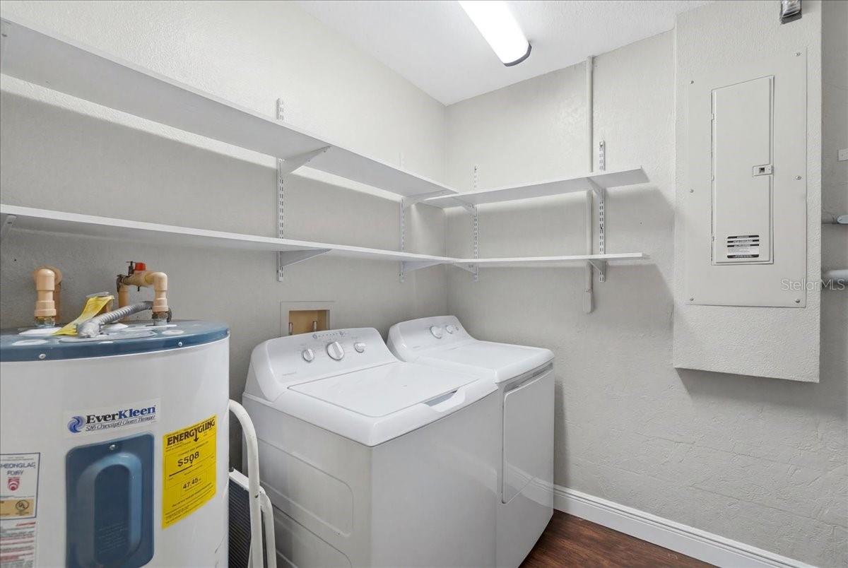 A R ELIGHFIELDS ADD/CROOKED L - Residential