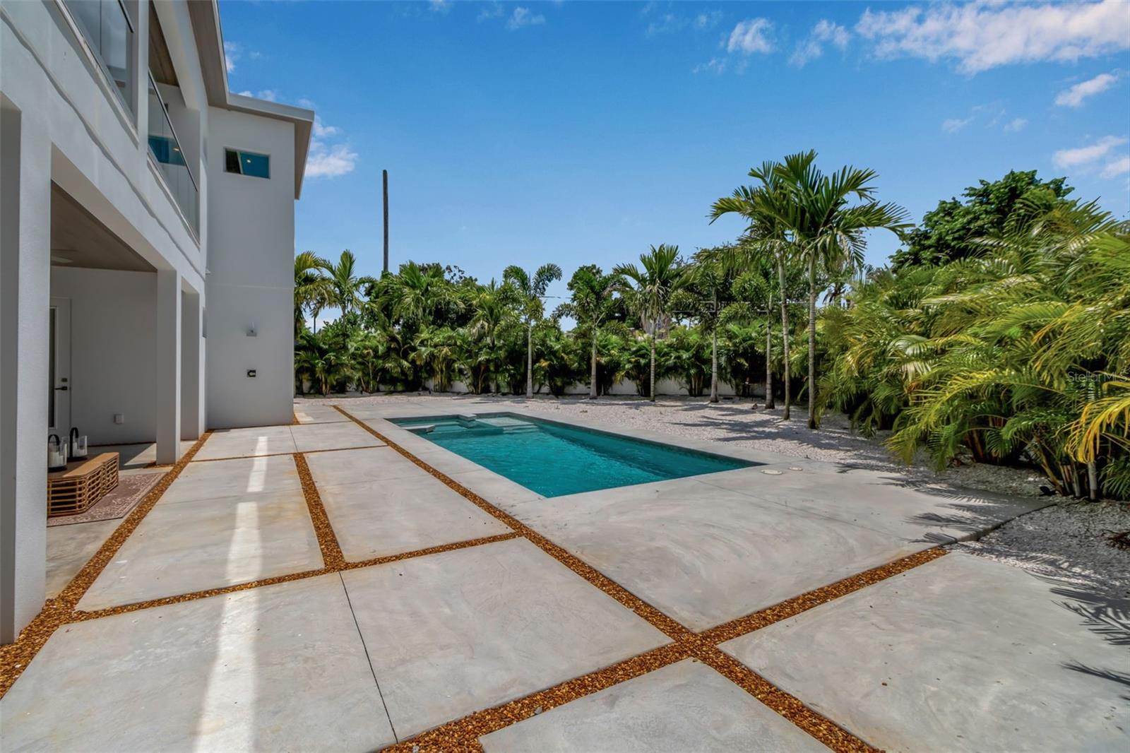 SOUTH GATE - Residential