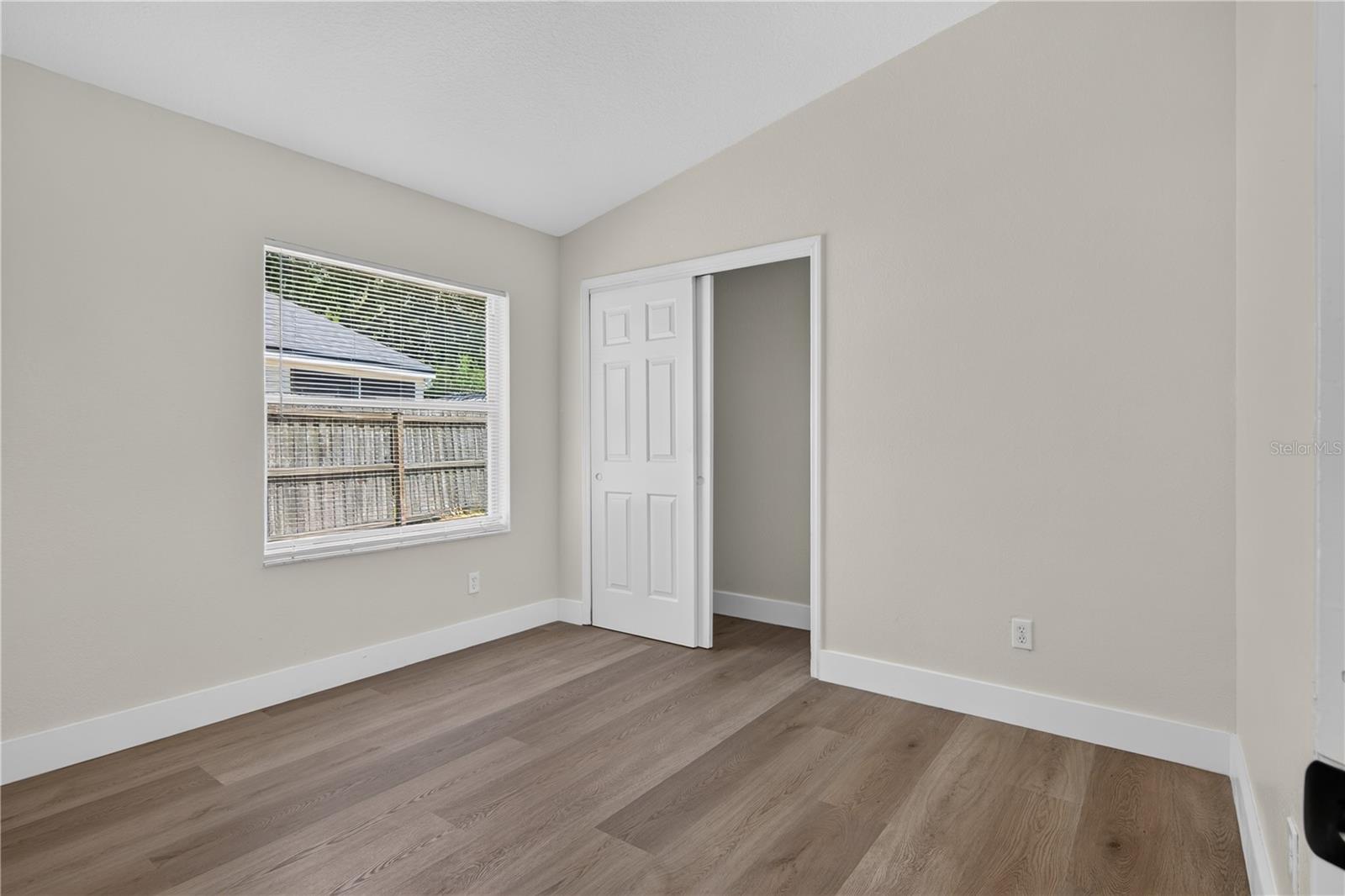 OAKS SUMMIT LAKE - Residential