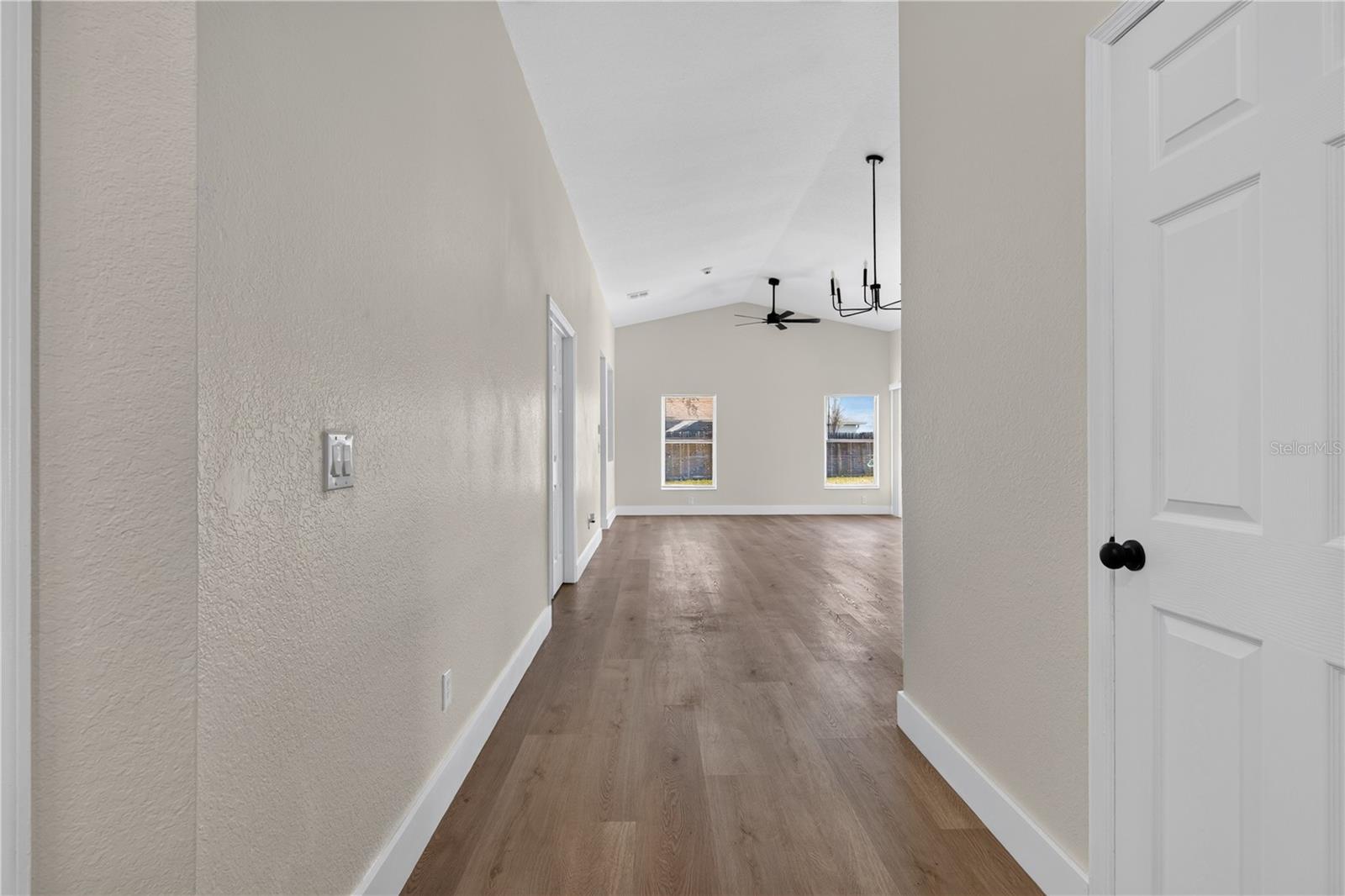 OAKS SUMMIT LAKE - Residential