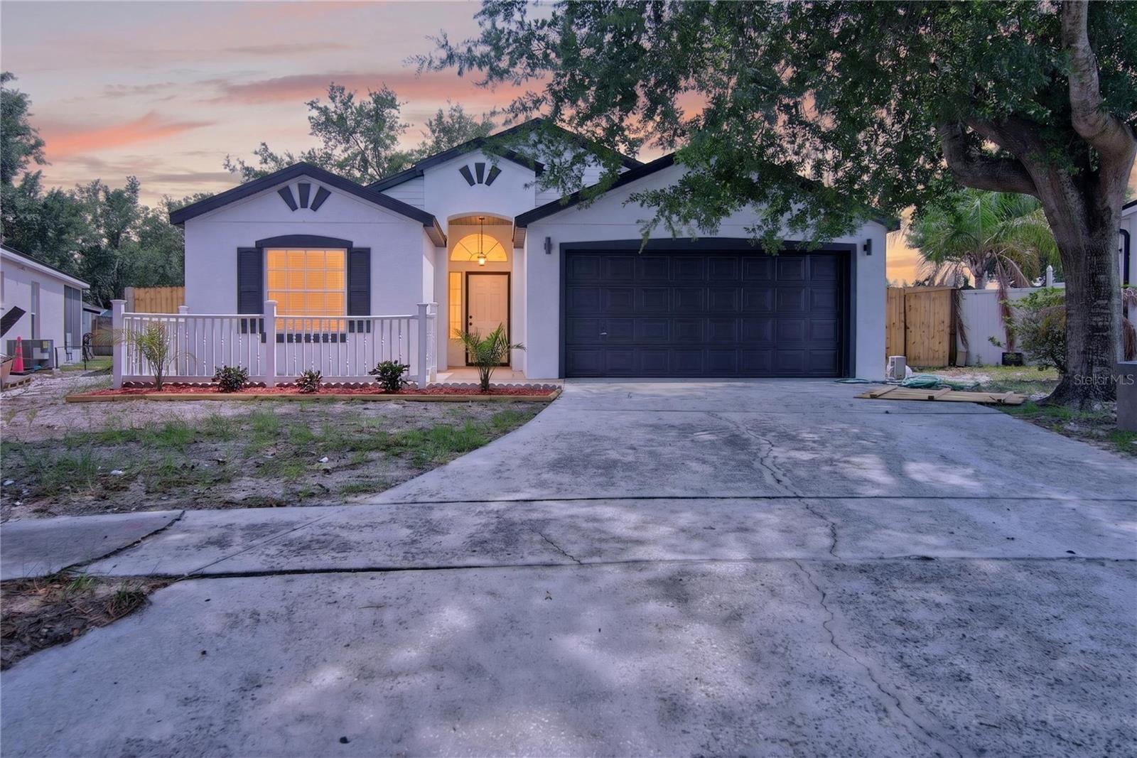 OAKS SUMMIT LAKE - Residential