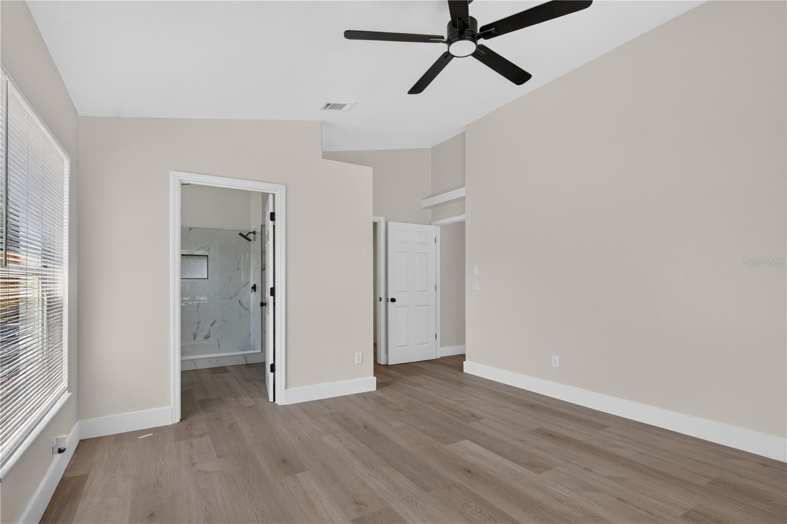 OAKS SUMMIT LAKE - Residential