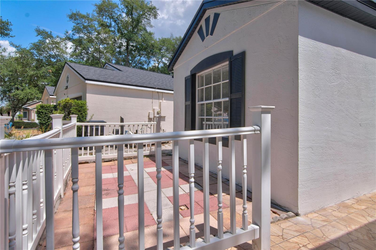 OAKS SUMMIT LAKE - Residential