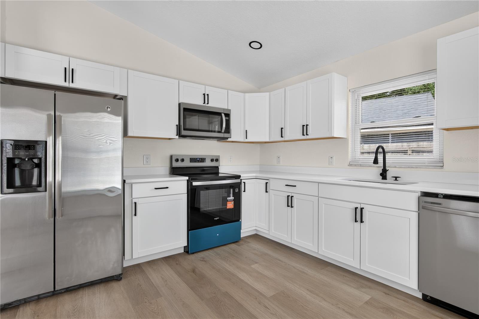 OAKS SUMMIT LAKE - Residential