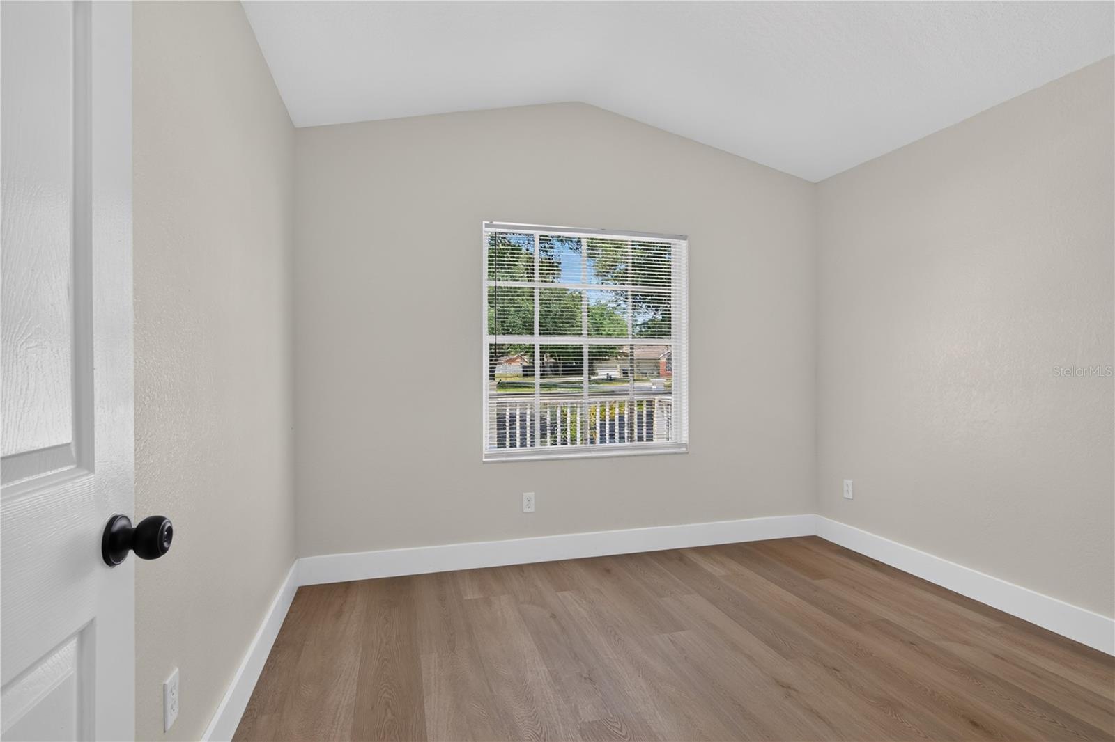 OAKS SUMMIT LAKE - Residential