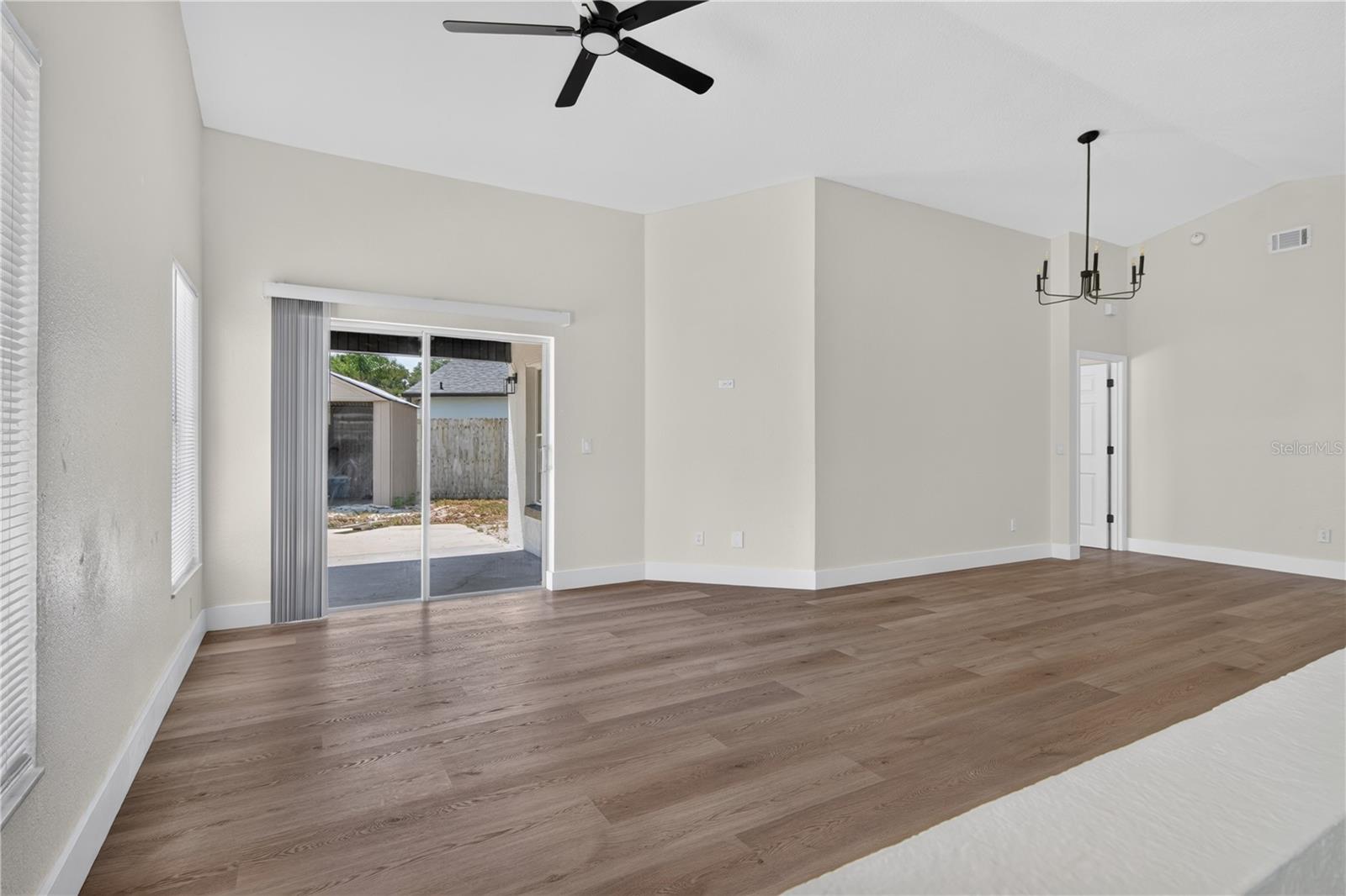 OAKS SUMMIT LAKE - Residential