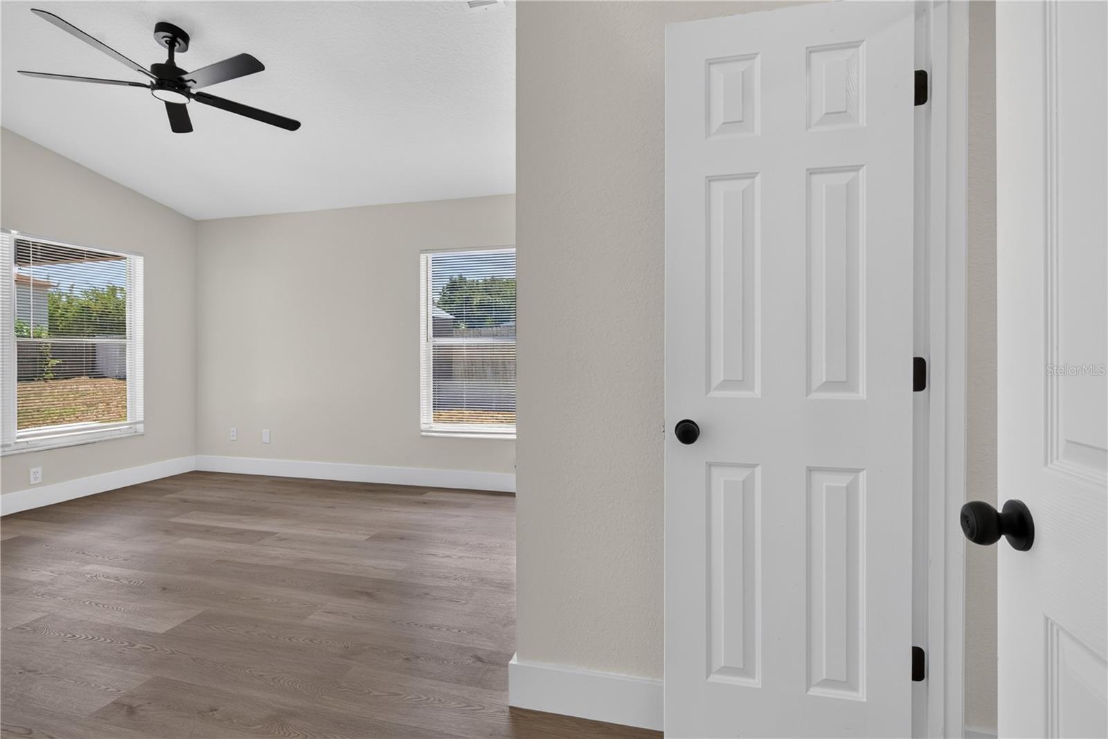 OAKS SUMMIT LAKE - Residential