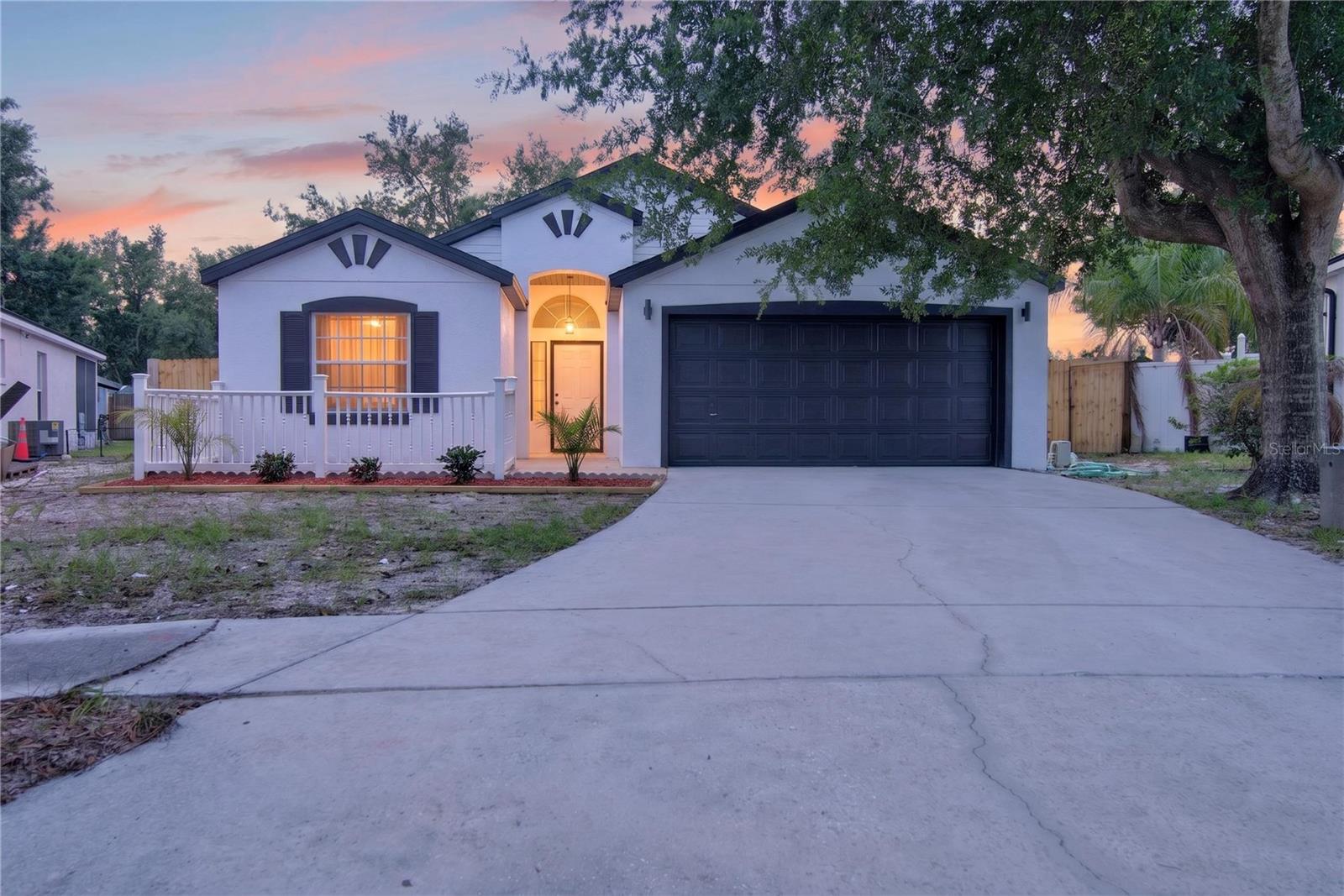 OAKS SUMMIT LAKE - Residential