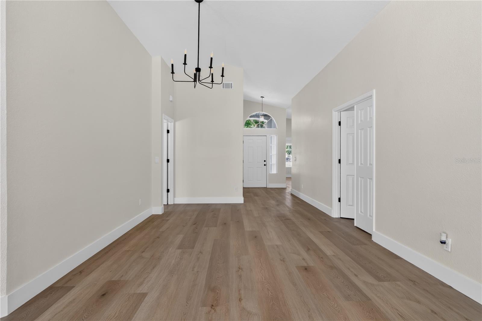 OAKS SUMMIT LAKE - Residential
