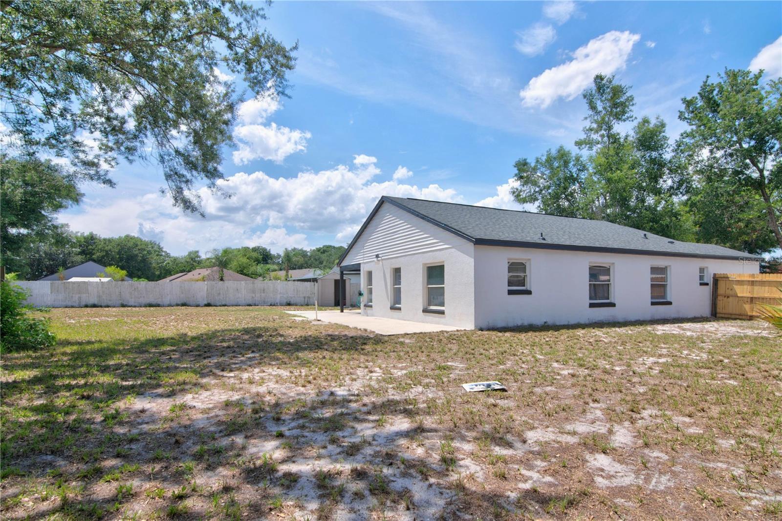 OAKS SUMMIT LAKE - Residential
