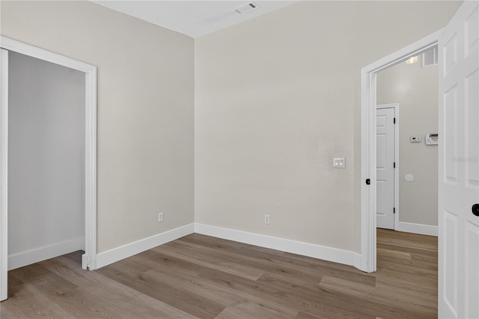 OAKS SUMMIT LAKE - Residential