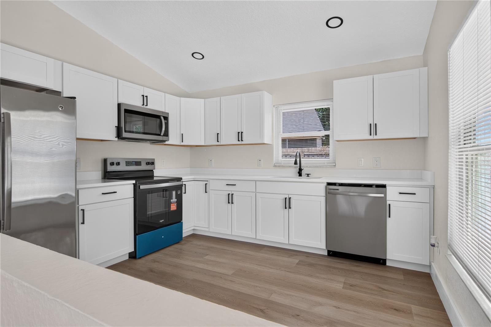 OAKS SUMMIT LAKE - Residential